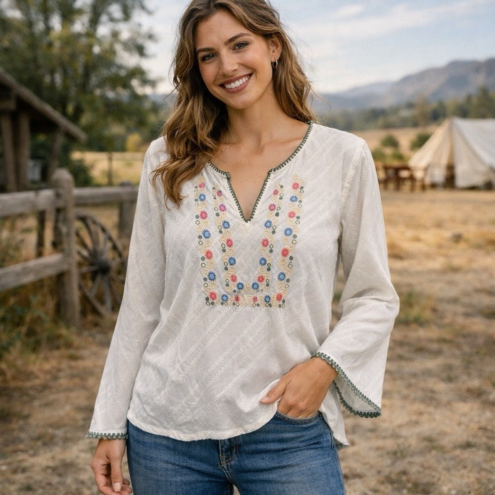 White Stag Eyelet Embroidered Shirt Womens Small White Cotton Bell Sleeve Blouse